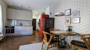 Spacious Old Town Apartment Free Parking