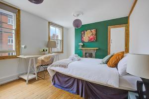 3 Bedroom Georgian Townhouse Apartment, Whitechapel and Aldgate Central Location, Ideal for Groups and Families