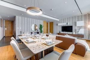 BurJuman Vista 1 Bedroom Apartment with Balcony