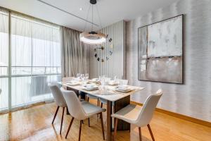 BurJuman Vista 1 Bedroom Apartment with Balcony