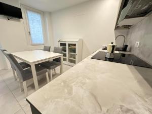 White Suite Lakeside