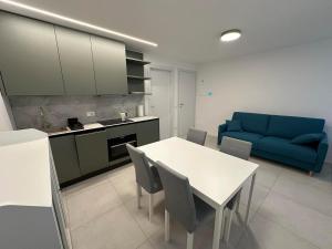 White Suite Lakeside