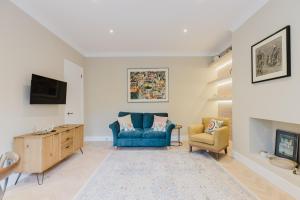 Elegantly Renovated 2BR w Balcony in Notting Hill