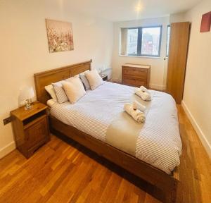 Stylish 2BR Apt - 4 Guests - Northern Quarter