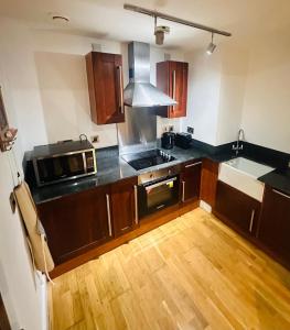 Stylish 2BR Apt - 4 Guests - Northern Quarter