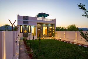Alaya Stays Parvam Retreat 2-BHK Villa With Private Pool, Garden, Terrace & Aravali Hill Views