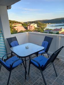 Apartment in Kampor with sea view, terrace, air conditioning, Wi-Fi (4610-5)