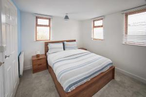 Host & Stay - Aurora Shore