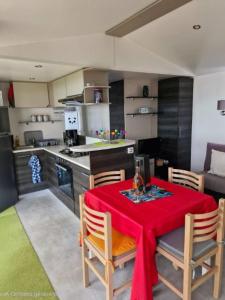 Mobil-home 208, 3 chambres, camping siblu 4 étoiles