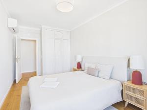 Sea View, 2 BR, Terrace & Garage in São Domingos | By Airnest