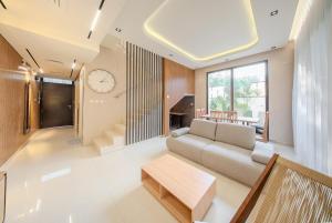 Private Pool Villa in Sharjah - Green Gem - BBQ Pit - Maid Room