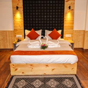 Hotel Premium Vivaan Spacious Rooms With Balcony And Beautiful Mountain View Free Parking !!! Best Place For Stay in Manali