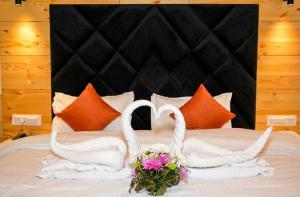 Hotel Premium Vivaan Spacious Rooms With Balcony And Beautiful Mountain View Free Parking !!! Best Place For Stay in Manali