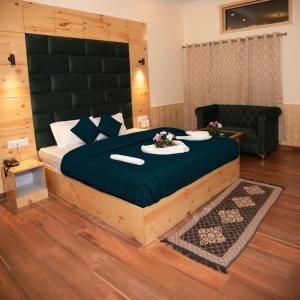 Hotel Premium Vivaan Spacious Rooms With Balcony And Beautiful Mountain View Free Parking !!! Best Place For Stay in Manali