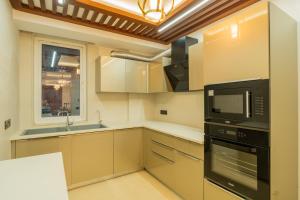 ELIVAAS privé Royce Cottage Hilltop 4 BHK Retreat With Indoor Bar, Terrace & Scenic Views