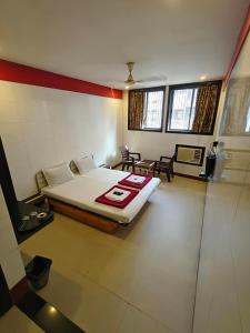Hotel Vishal - Near Surat Railway Station