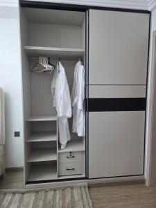 Spacious modern executive three bedroom apartment which features swimming pool, state of the art fully equipped gym andmodern unmatched luxurious facilities which offfers luxury lifestyle