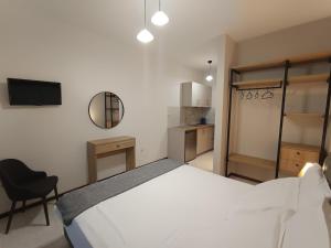 Elena Apartments & Studios