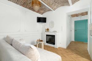 Bright & Modern Apartment in the City Center by Noclegi Renters