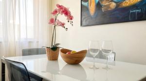 Vecindario Apartment with 2 Bedrooms and Workspace