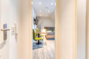 Schmidt-einander W 8