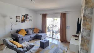 Spacious & Central Apartment with rare Parking