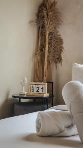 Hunters Stylish 2BR Suite with Full Kitchen near SM North EDSA