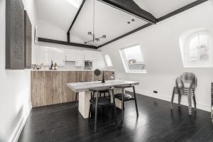 Luxury Apartment Golden Triangle AC