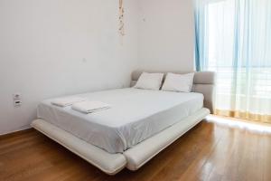 Bright Minimal 2 Bd Apt in Marousi