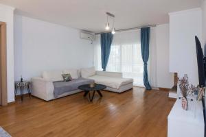 Bright Minimal 2 Bd Apt in Marousi