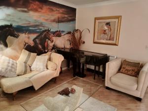 Canalside Chic Your London Escape Starts Here! WIFI and Airport Transfers