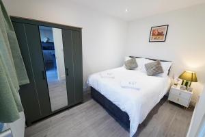 46DW Dreams Unlimited Contractor Home in Ashford