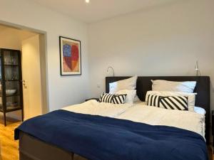 Top Apartment in Kranenburg - central & quiet - terrace and large windows - incl parking, fast WiFi, Box-Spring bed, washer & dryer, Netflix