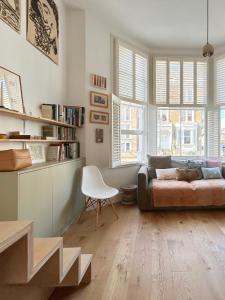 Gorgeous mezzanine studio steps to Olympia