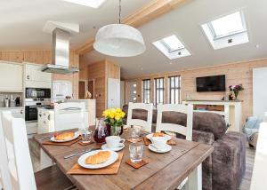 Woodside Bay Lodge Retreat