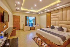 Flora Hills Manali