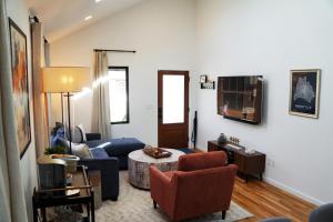 Chic Music City Retreat & Studio