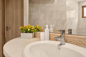 Golden Breeze Apartment