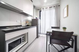 The base condo high floor and seaview