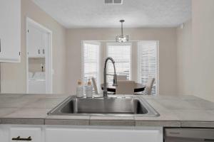 Comfortable 2BR Near Gunter AFB & Whitewater