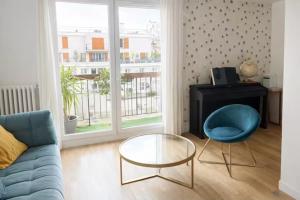 Bright & Quiet 3BR with Balconies in Paris 11th