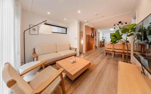 7-minute walk from Otsuka station, good access-1 stop to Ikebukuro, direct to Shinjuku, Shibuya, Ueno on the Yamanote line-Private house that feels like a villa