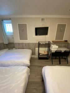 Earls Court Rooms