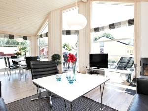 10 person holiday home in Großenbrode