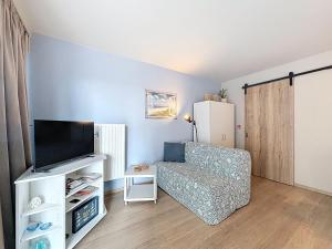 Studio Blue Sand I with lateral sea view by Interhome