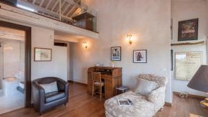 CASA SANTELIA 7&3, Emma Villas