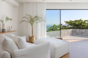 Rio005 - Luxury mansion with ocean view in Joá
