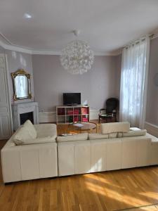 Appartement de charme en plein centre ville avec spacieux garage privé
