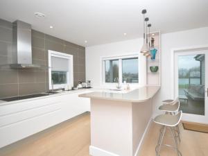 4 Bed in Cirencester oc-72676