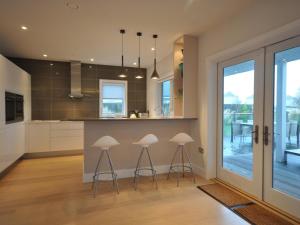 4 Bed in Cirencester oc-72676